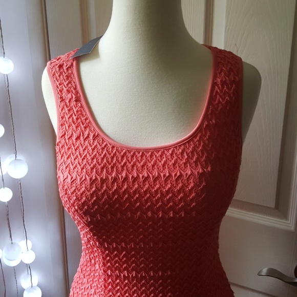 DRESS *NEW* - Picture 2 of 6